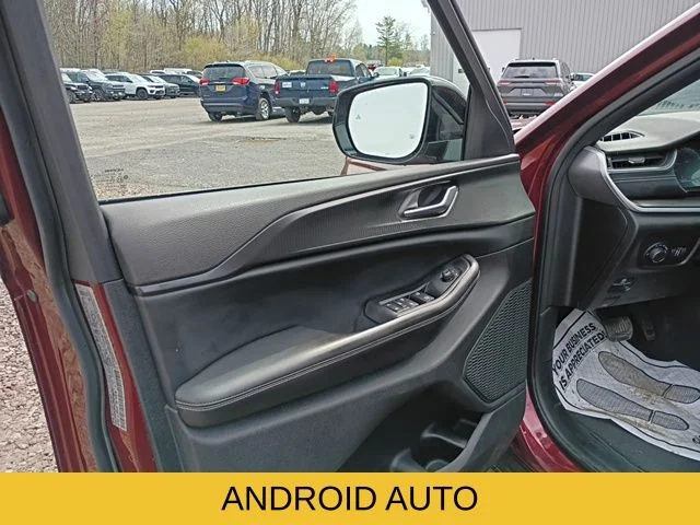 Used 2023 Red Jeep Altitude image 13