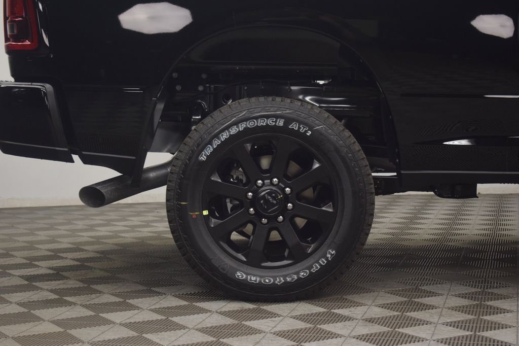 New 2026 Diamond Black Crystal Pearl-Coat Exterior Paint RAM Tradesman image 9