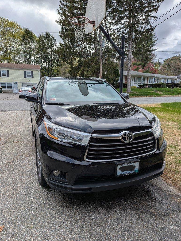 Used 2014 Black Toyota XLE V6 image 3
