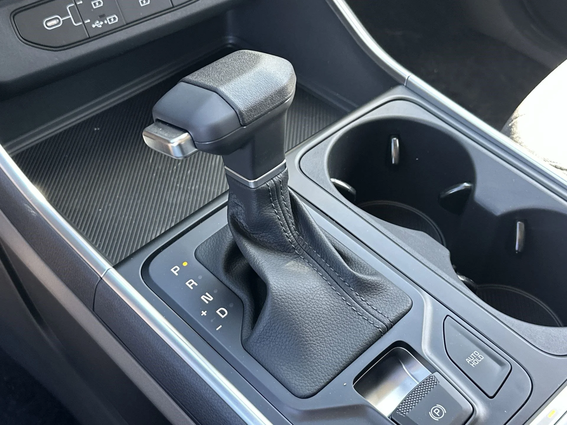 New 2026 Snow White Pearl Kia LX image 20