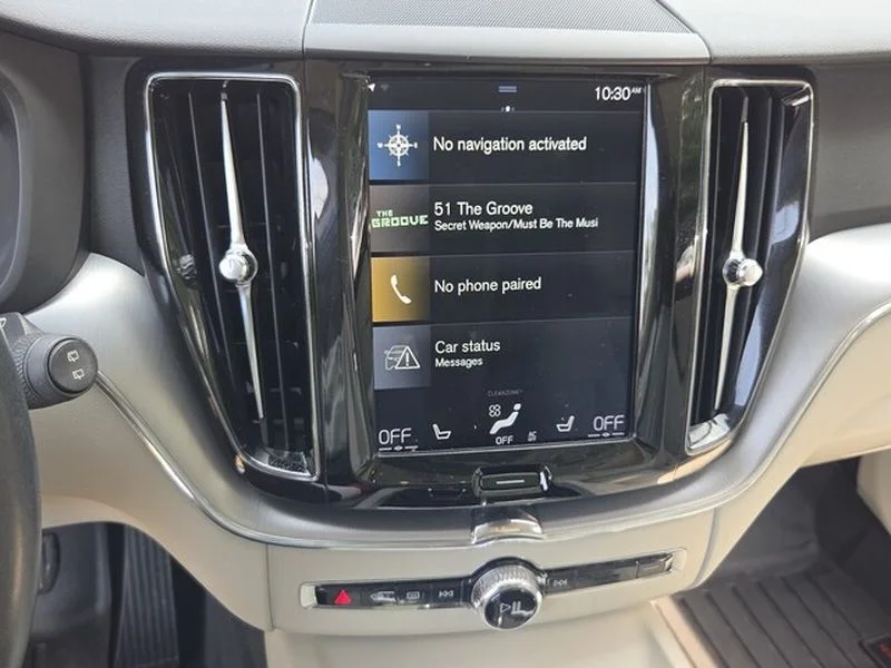 Used 2019 Denim Blue Metallic Volvo Momentum image 18