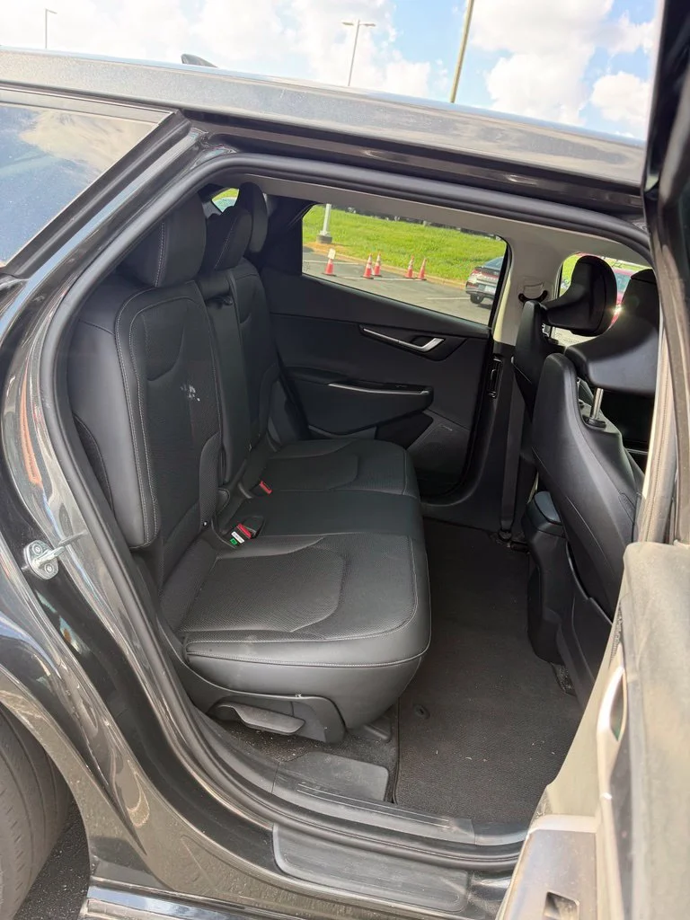Used 2023 Gray Kia Wind image 8