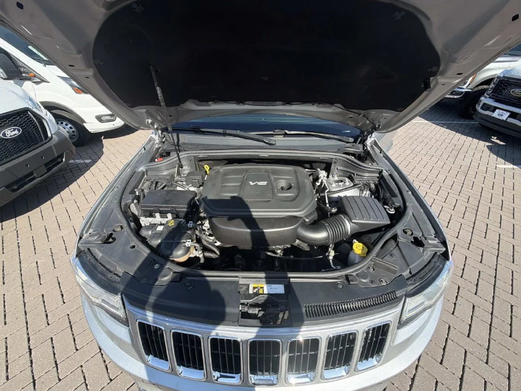 Used 2016 Silver Jeep Limited image 9