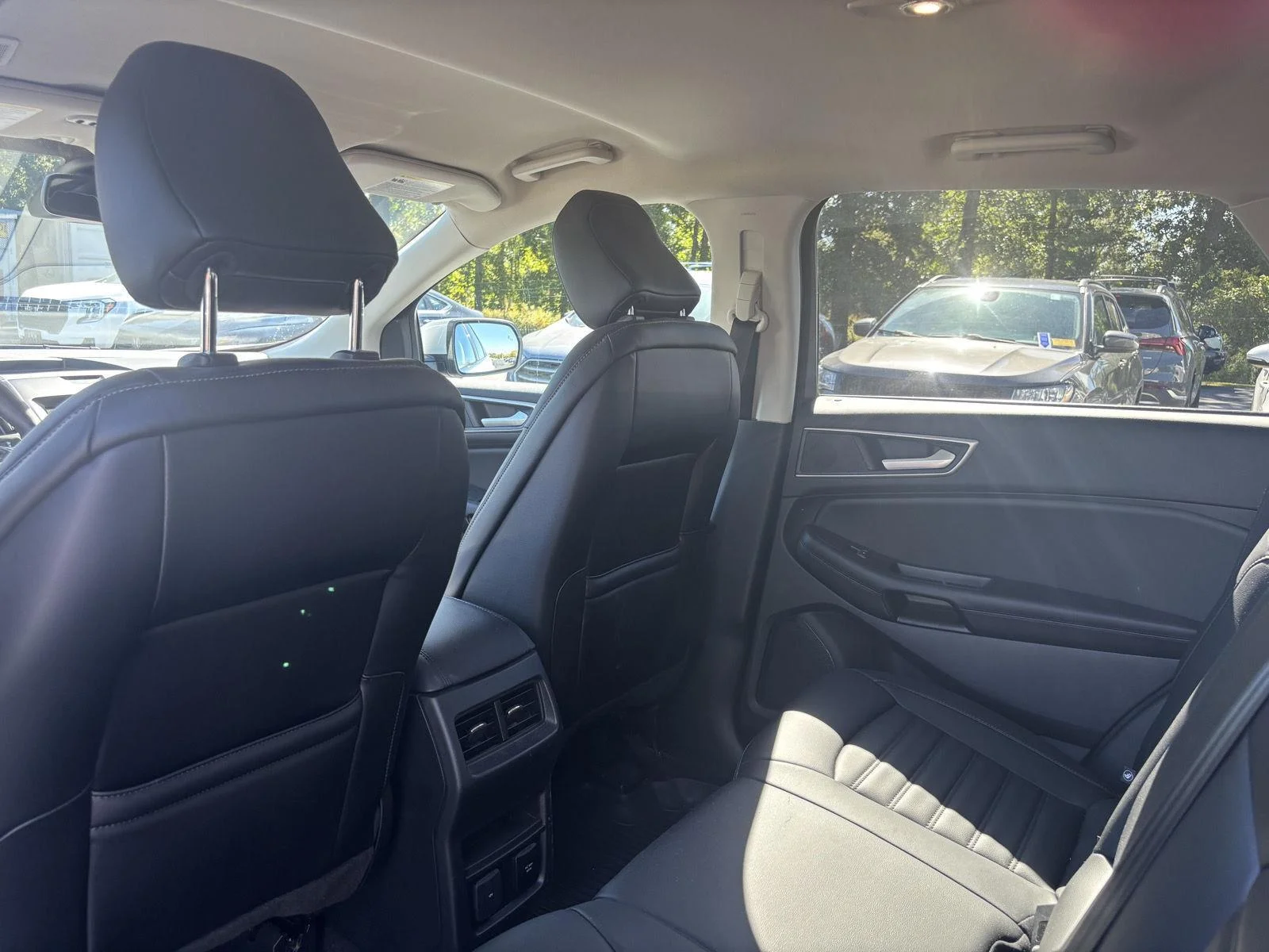 Used 2020 Oxford White Ford SEL image 21