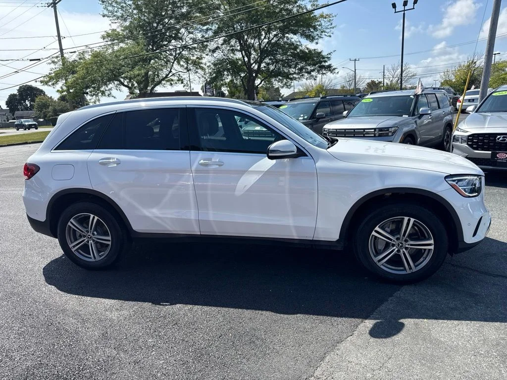 Used 2021 White Mercedes-Benz GLC 300 image 4