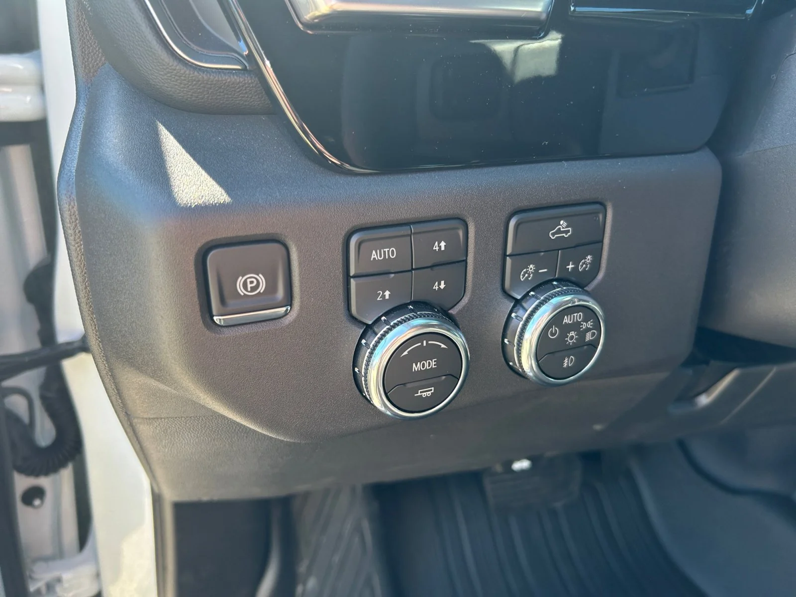 New 2026 Summit White GMC Elevation image 16