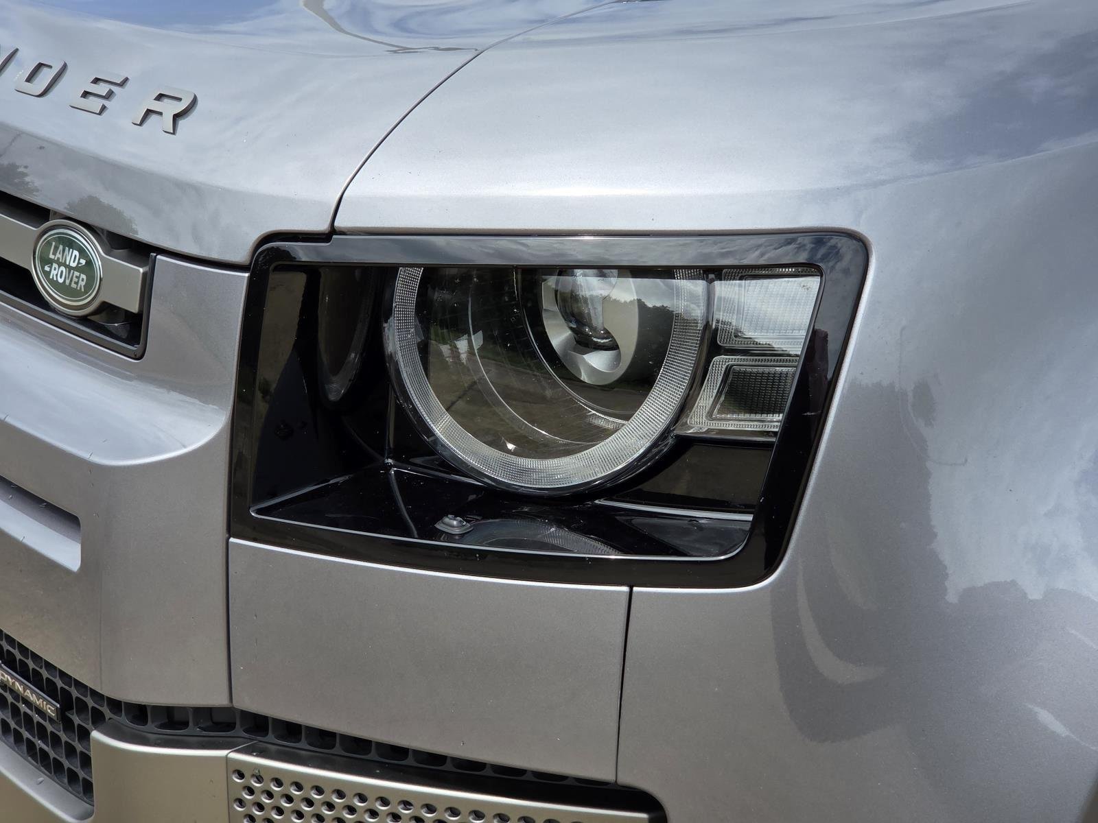 Used 2022 Eiger Grey Metallic Land Rover X-Dynamic SE image 9