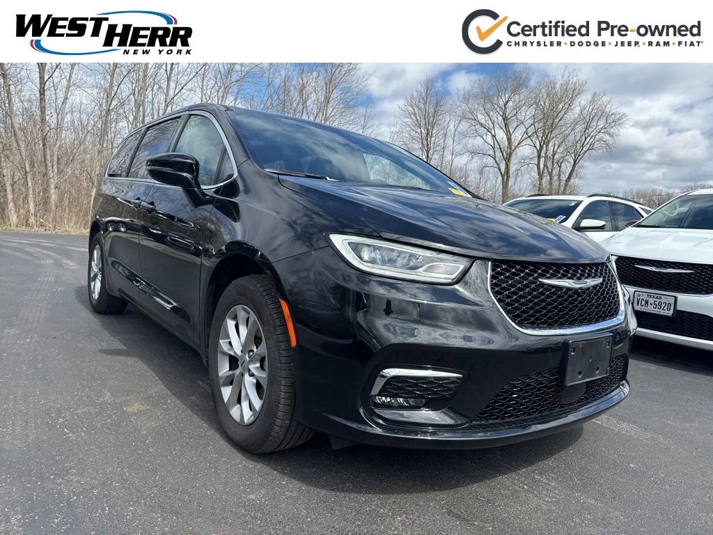 2025 Chrysler Pacifica Select AWD's photo