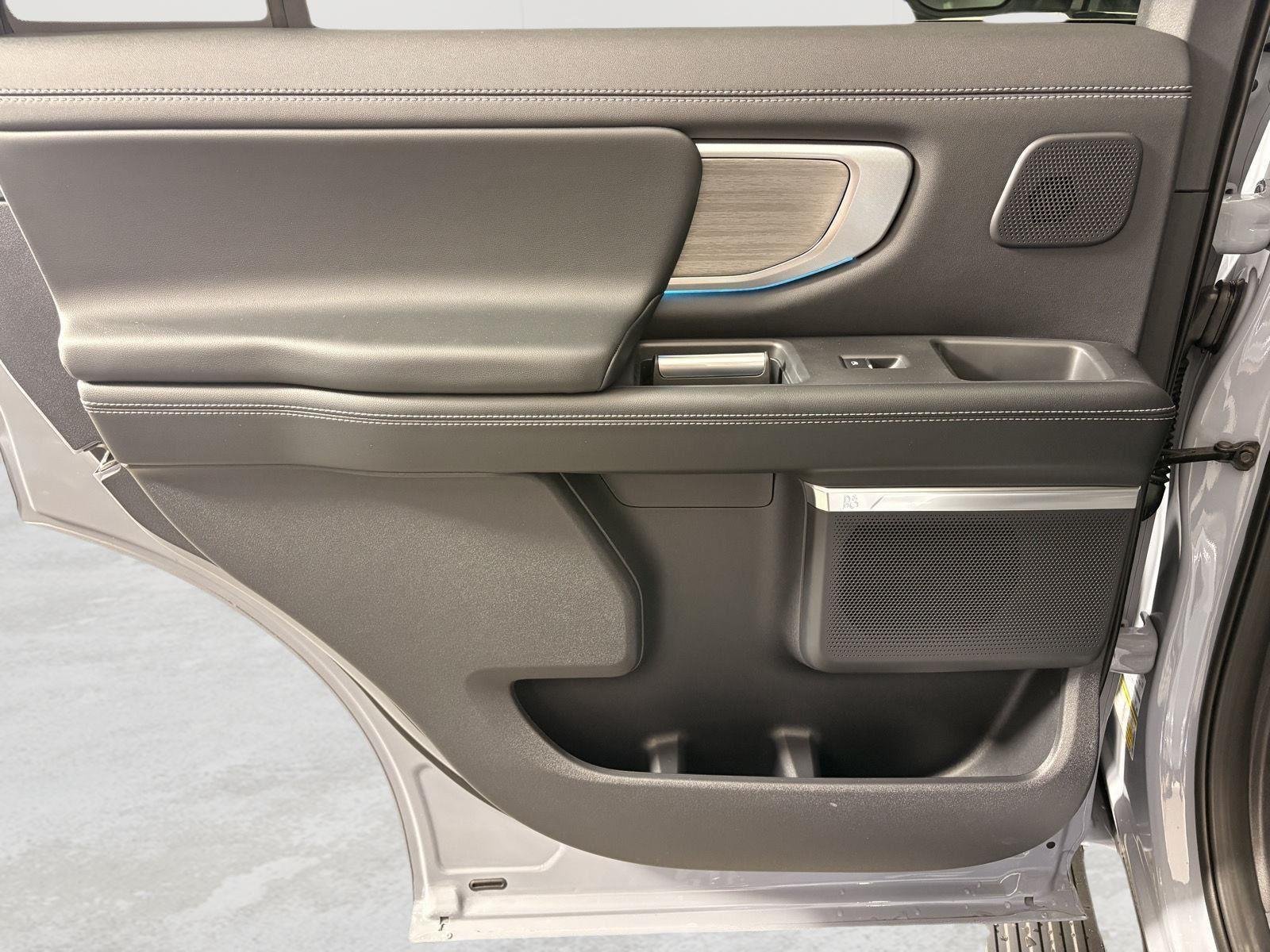 New 2026 Glacier Gray Metallic Tri-Coat Ford Platinum® image 17