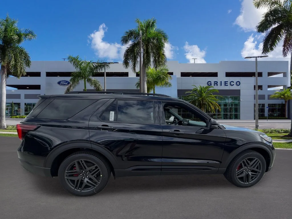 New 2027 Agate Black Metallic Ford ST image 8