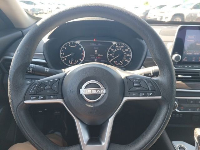 Used 2024 Super Black Nissan 2.5 SV image 12
