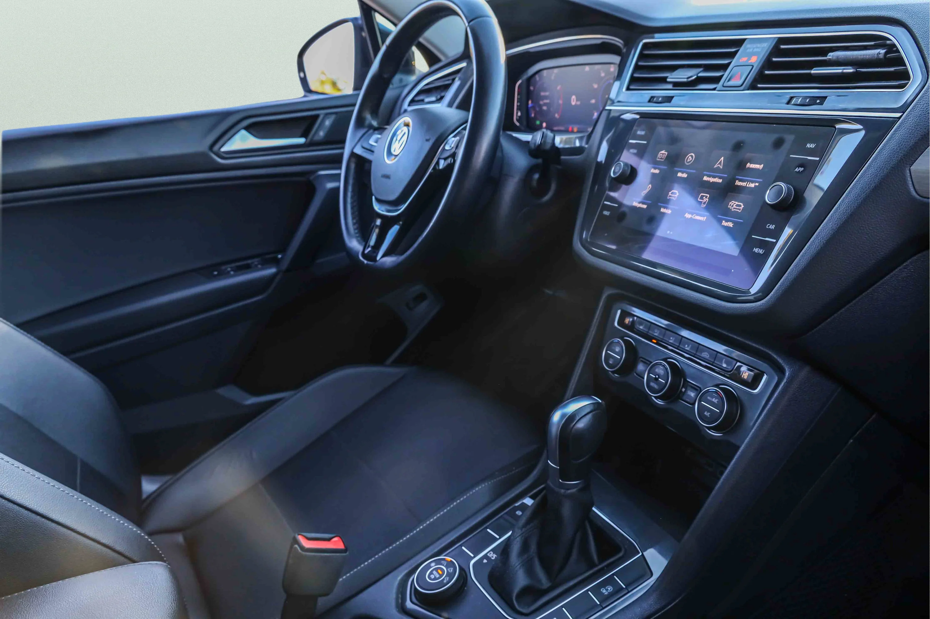 Used 2019  Volkswagen  image 26