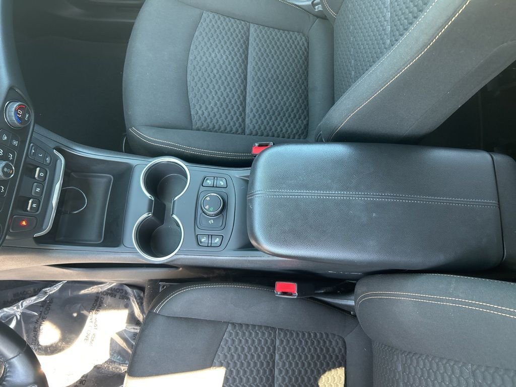 Used 2018 White GMC SLE image 12