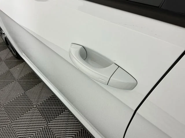 Used 2016  Volkswagen Autobahn image 11