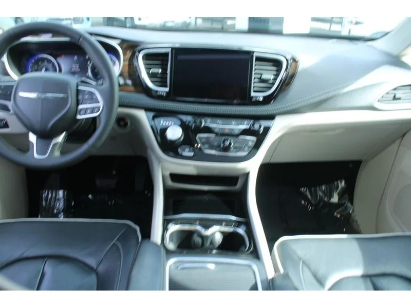Used 2023 Brilliant Black Crystal Pearlcoat Chrysler Limited image 13