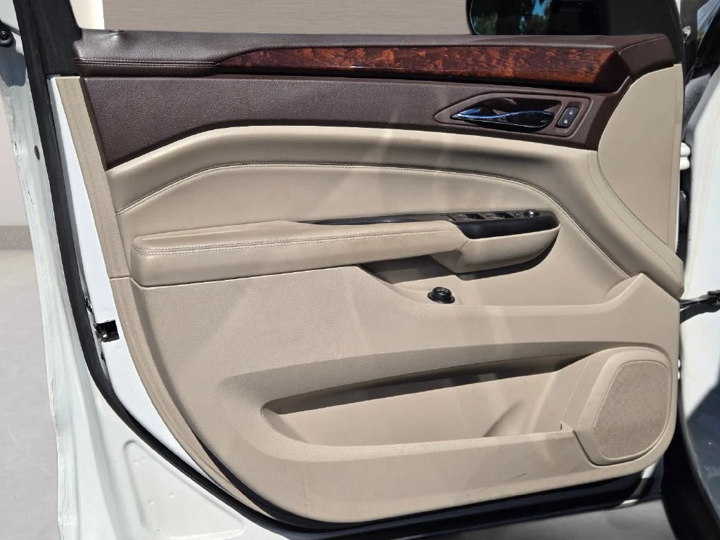 Used 2016 PLATINUM ICE TRICOAT Cadillac Luxury Collection image 20