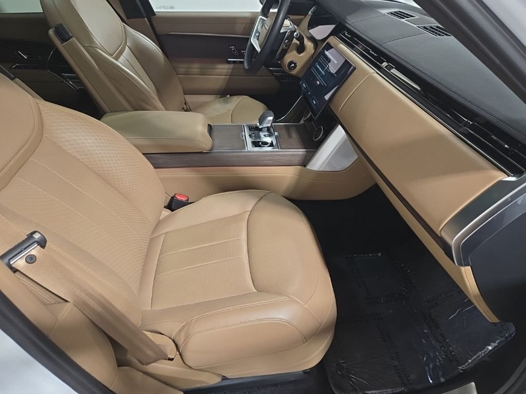 Certified Used 2023 Fuji White Land Rover SE image 24