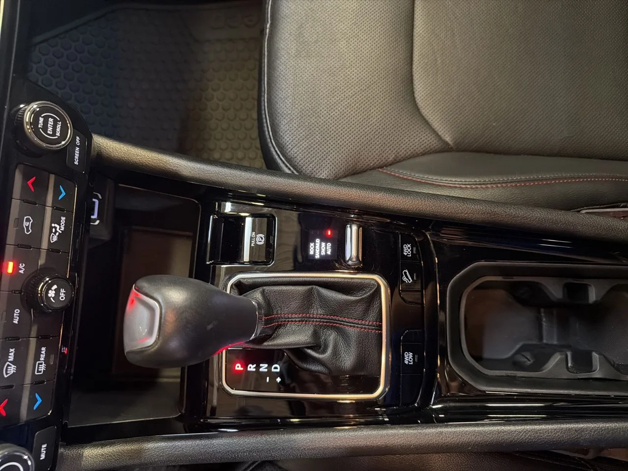 Used 2025 Silver Jeep Trailhawk image 27