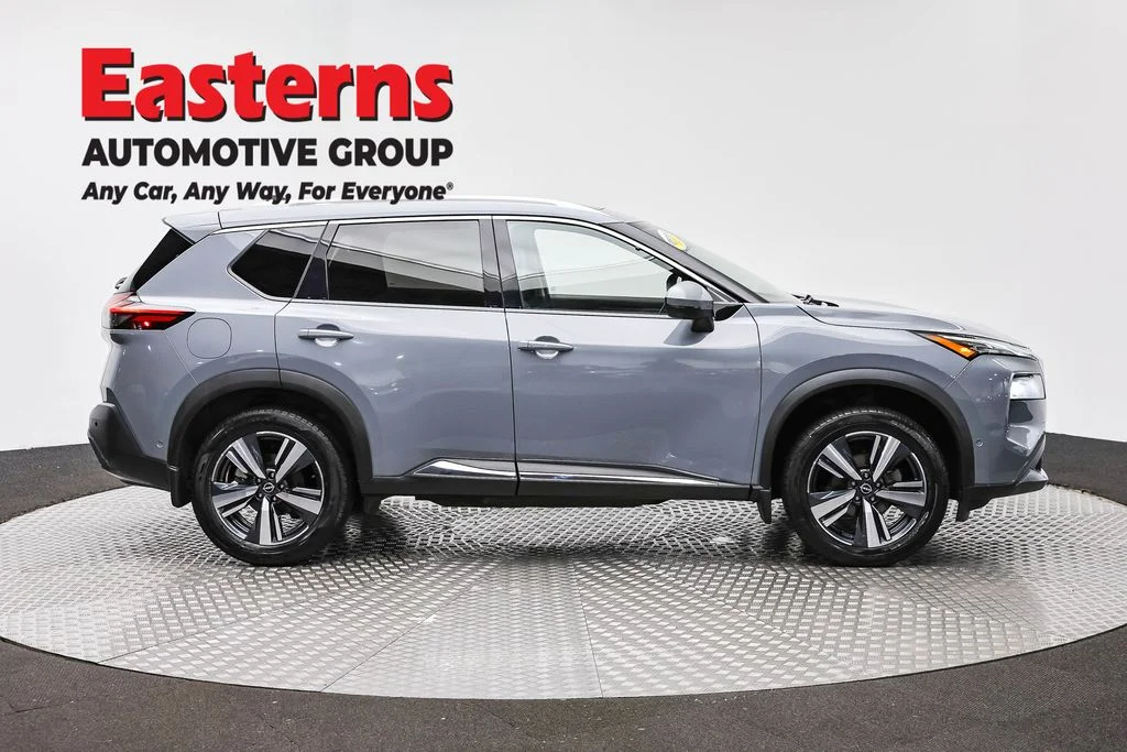 Used 2023 Gray Nissan SL image 4