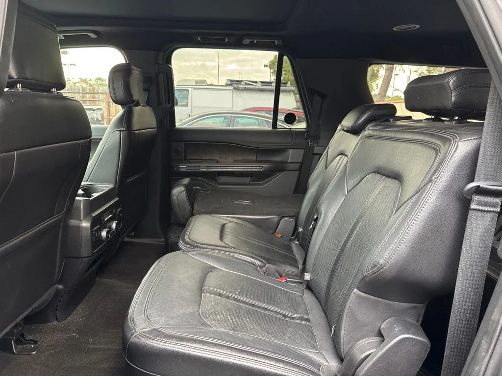 Used 2020  Ford Limited image 16