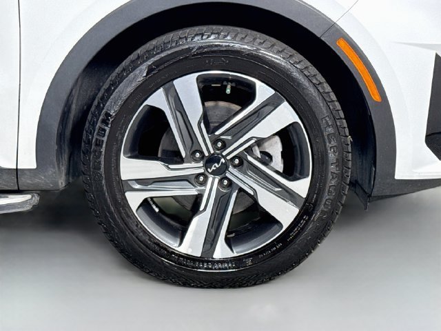 Used 2023 Snow White Pearl Kia SX Prestige image 28