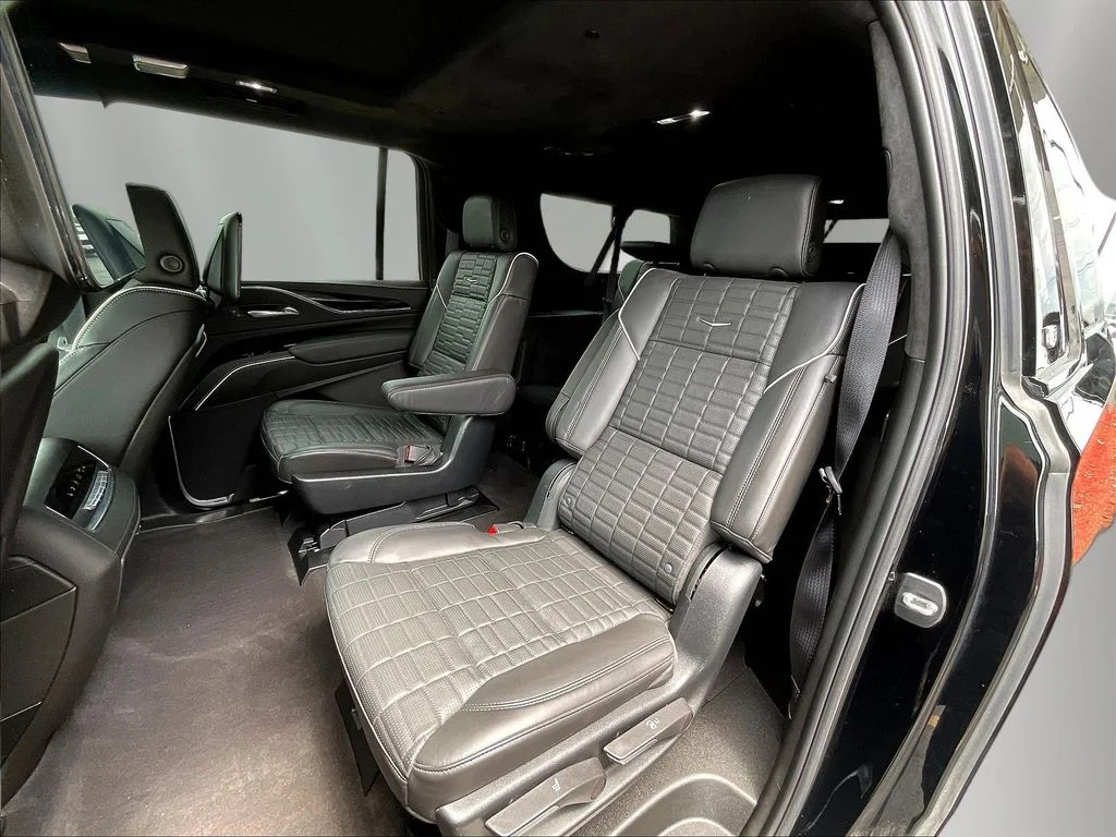 2023 Cadillac Escalade ESV V-Sport - Photo 18