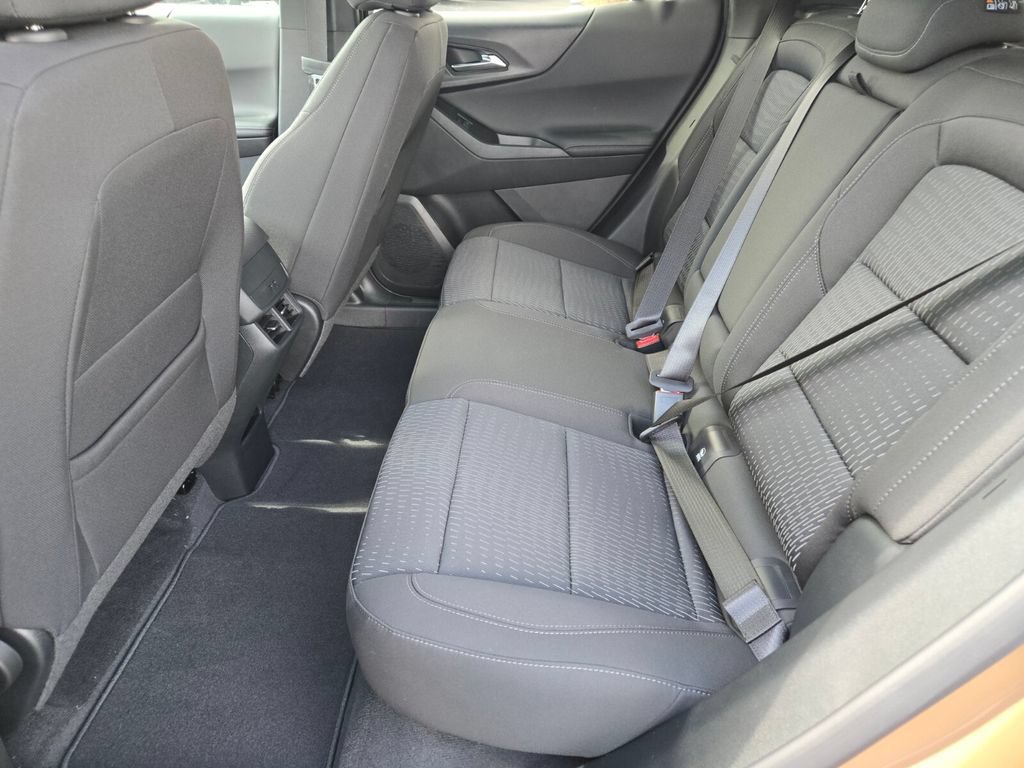 2027 Chevrolet Equinox LT - Photo 7