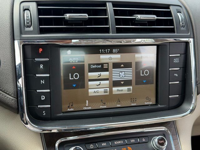 Used 2017 Black Lincoln Reserve image 5