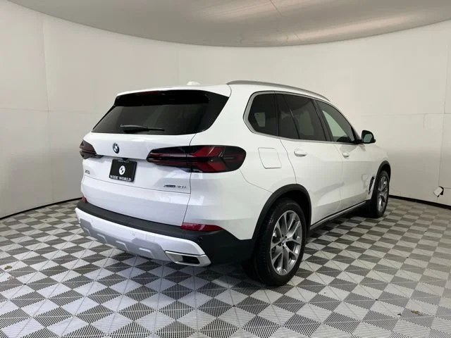 Used 2026 Alpine White BMW xDrive40i image 7