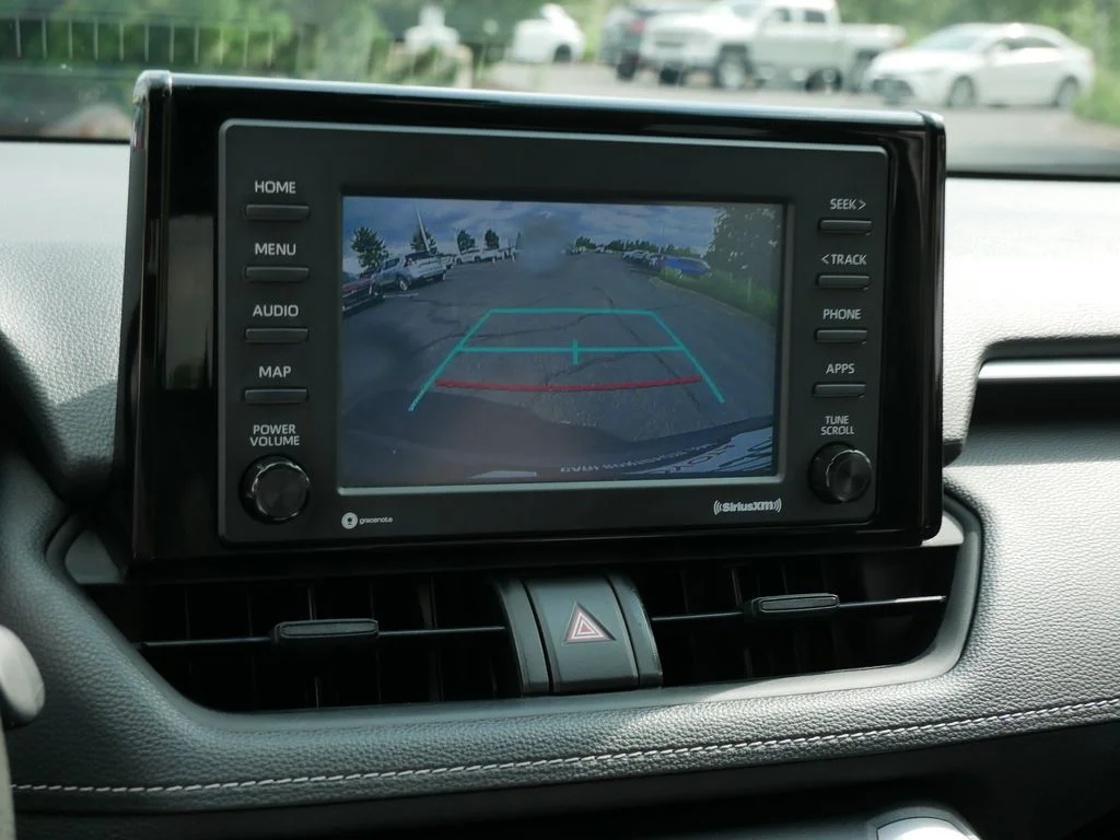 Used 2020 Silver Toyota XLE image 18