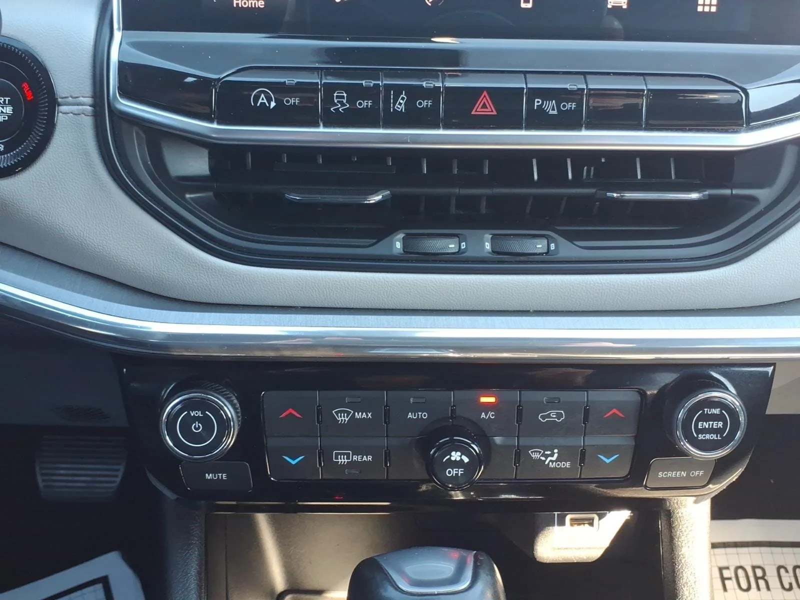 Used 2024 Gray Clearcoat Jeep Limited image 21