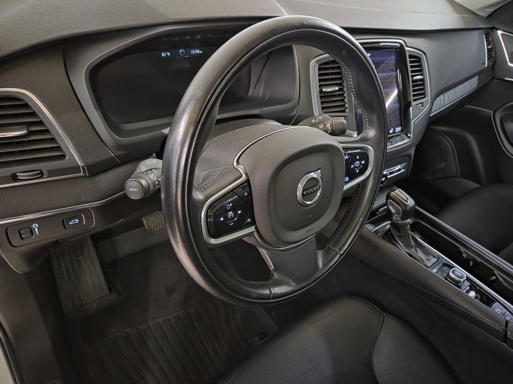 Used 2020 White Volvo T6 Momentum image 17