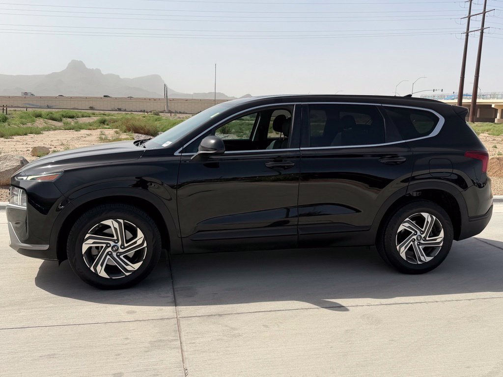 Used 2021 Black Hyundai SE image 5