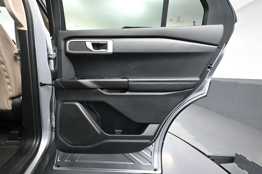 Used 2022 Silver Ford Base image 43
