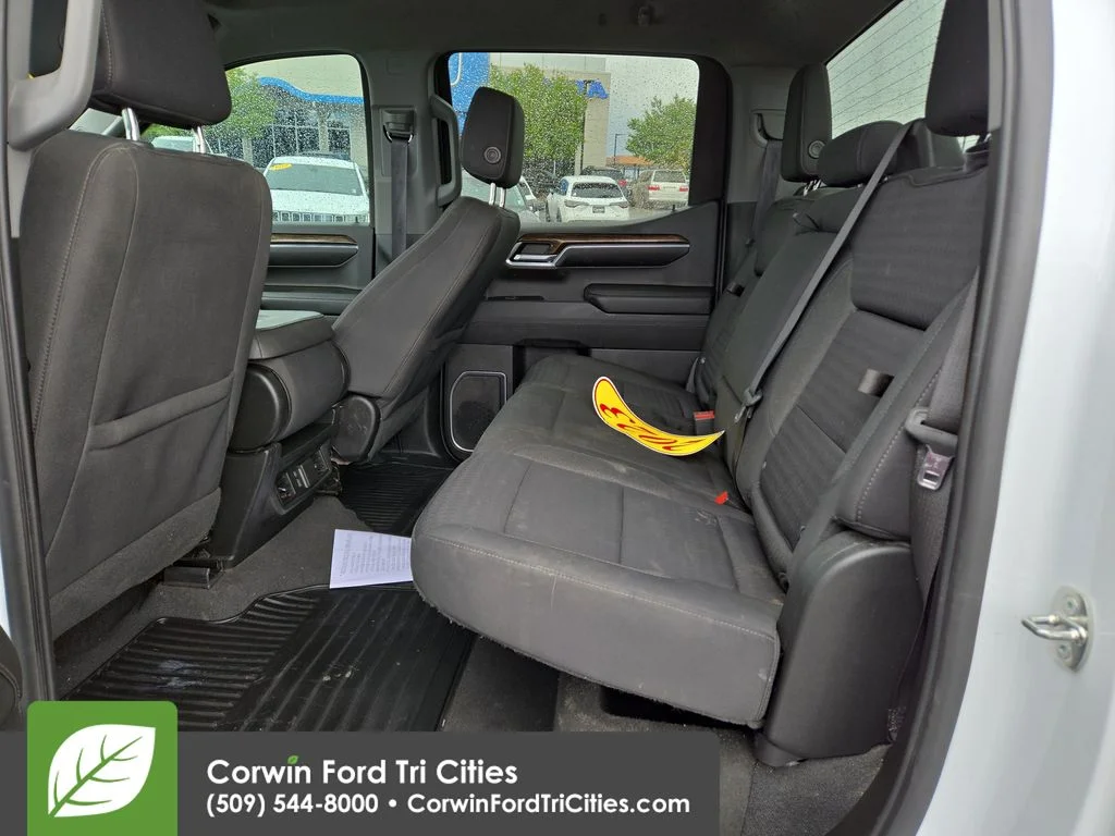 Used 2023 Summit White GMC Elevation image 28