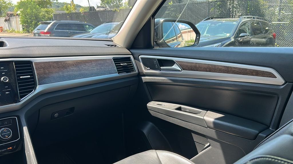 Used 2018 Black Volkswagen SEL Premium image 21