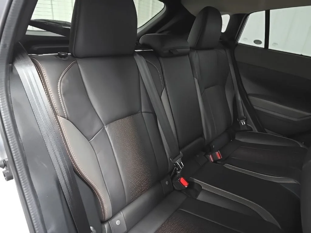 Used 2025 Ice Silver Metallic Subaru Limited image 17