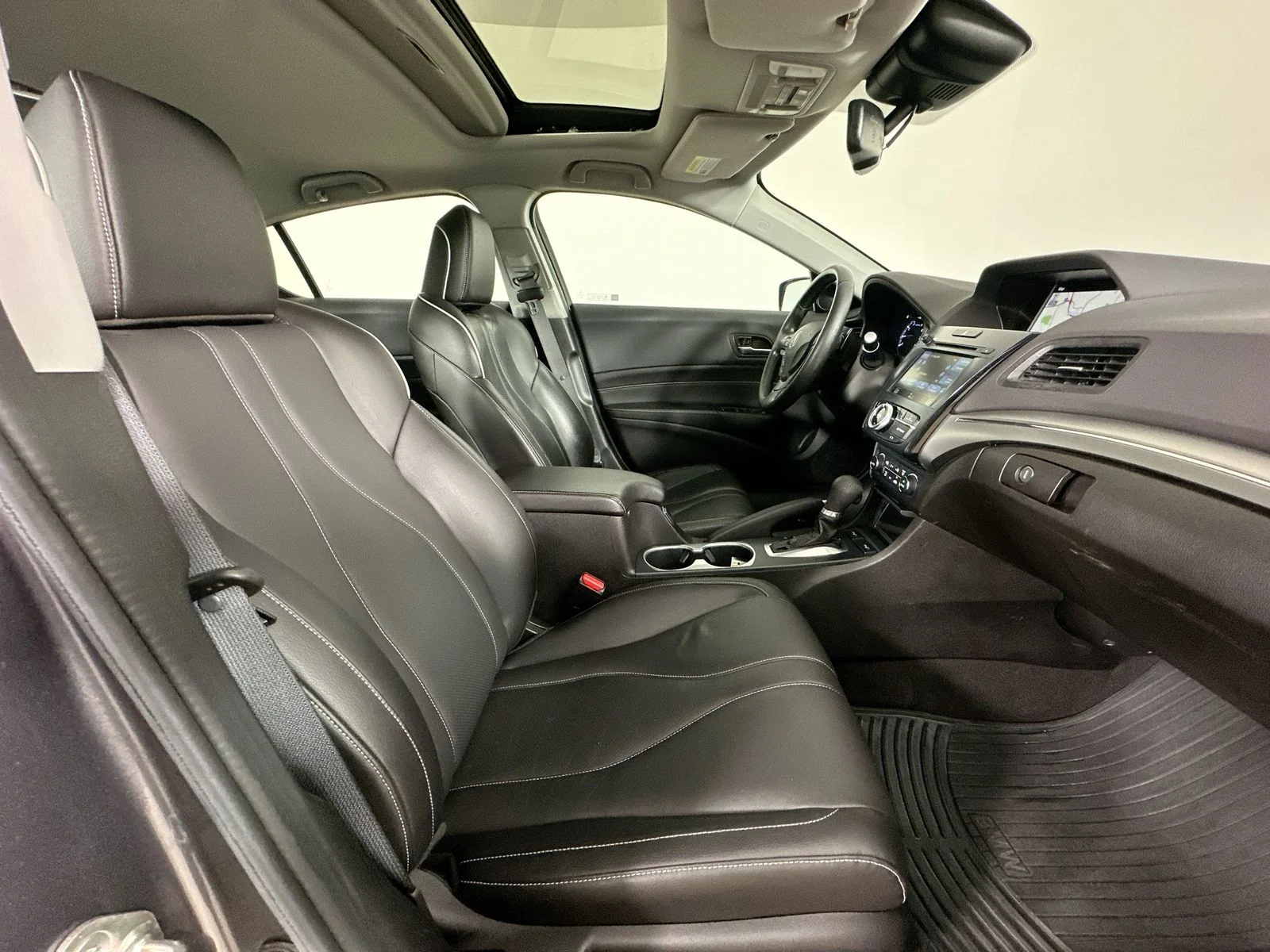 Used 2019  Acura  image 42