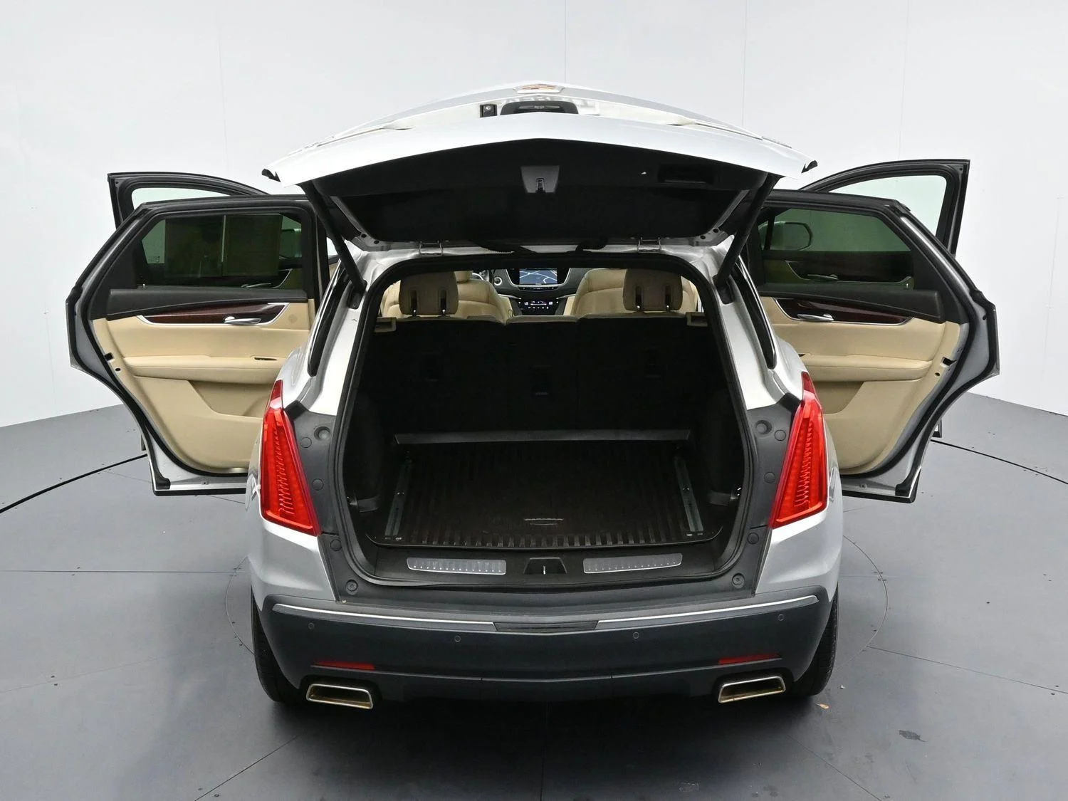 Used 2019 RADIANT SILVER METALLIC Cadillac Luxury FWD image 47