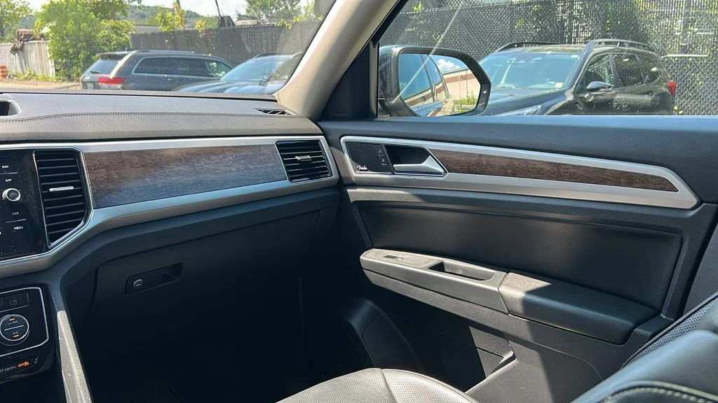 Used 2018 Black Volkswagen SEL Premium image 21