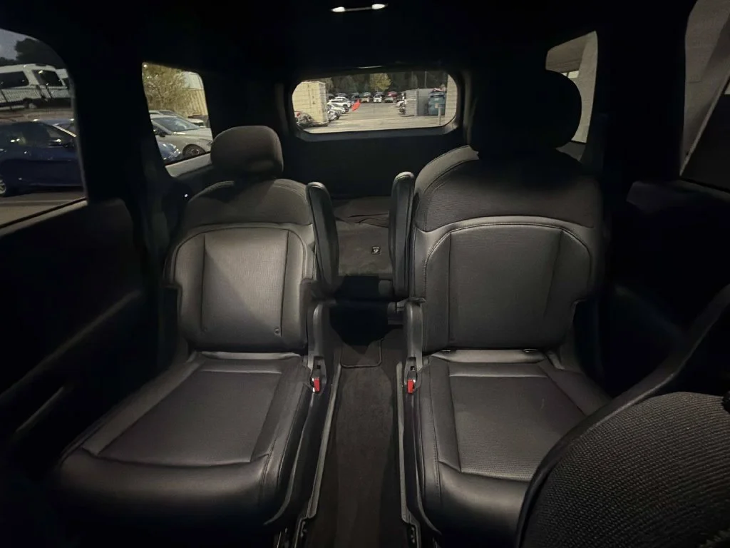 Used 2027 Black Kia S image 25