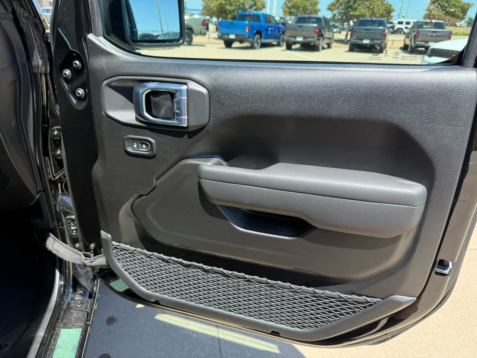 New 2026 Black Clear-Coat Exterior Paint Jeep 85th Anniversary image 17