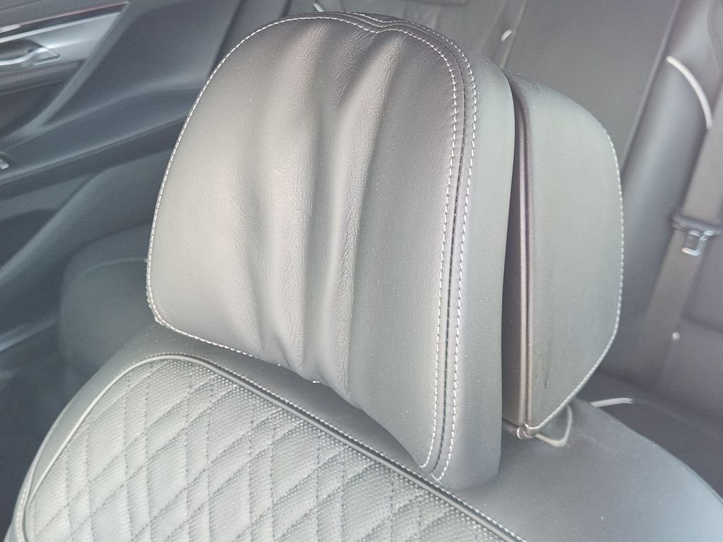 Used 2019 White Metallic BMW 750i image 24