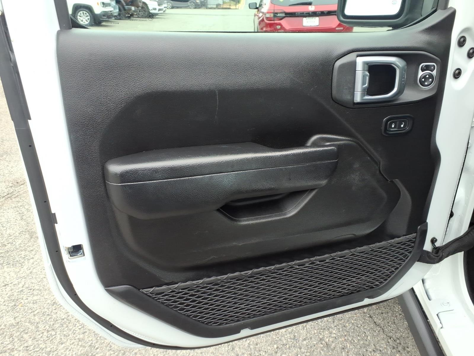 Certified Used 2025 White/off-white Jeep Willys image 15