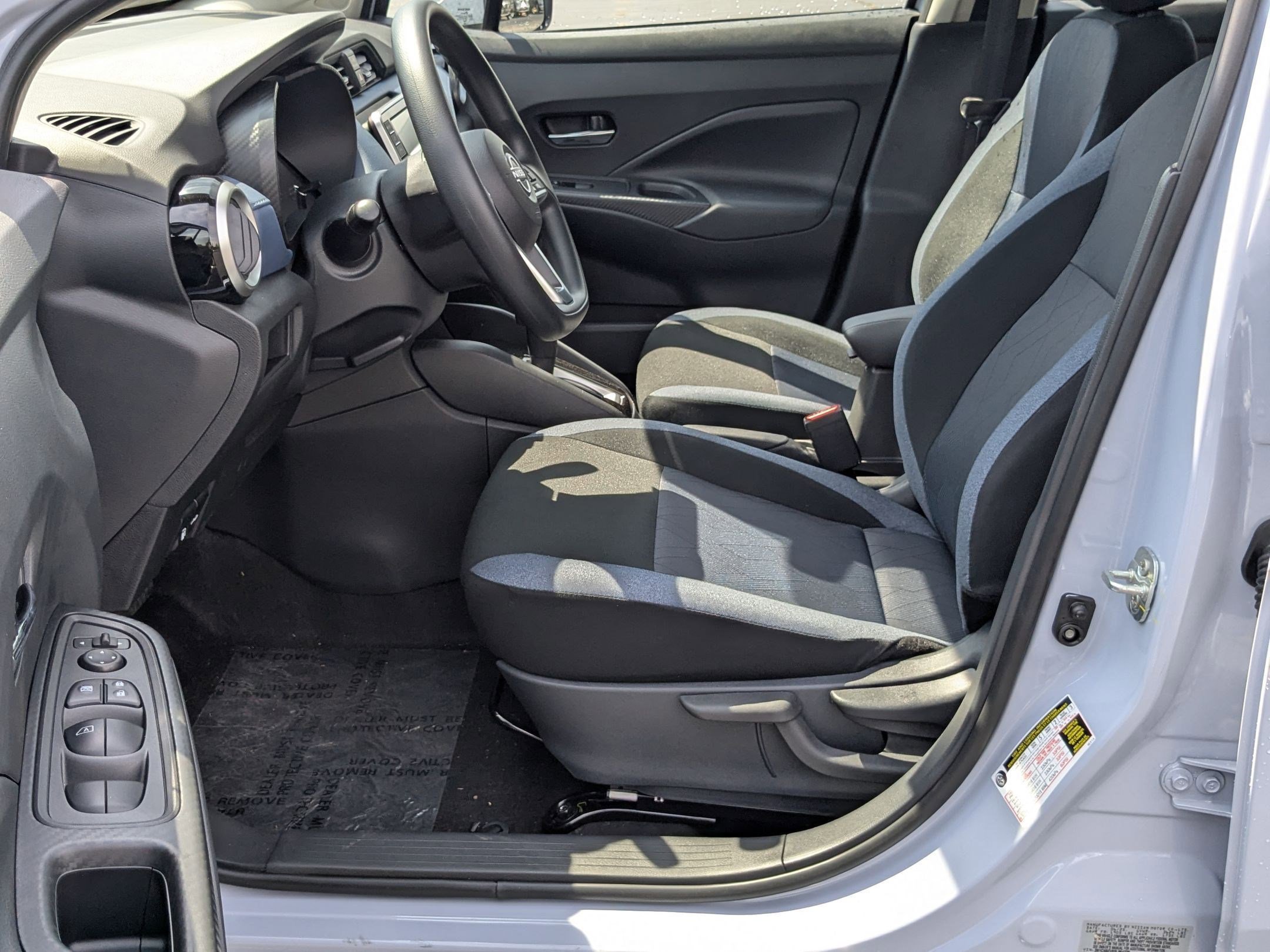 2025 Nissan Versa Sedan SV - Photo 11