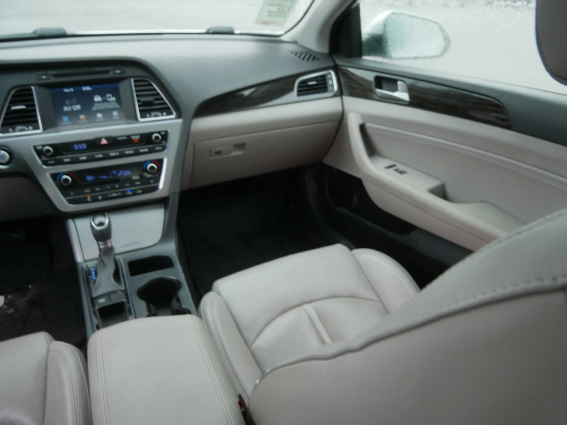 Used 2017 Quartz White Pearl Hyundai Limited image 11
