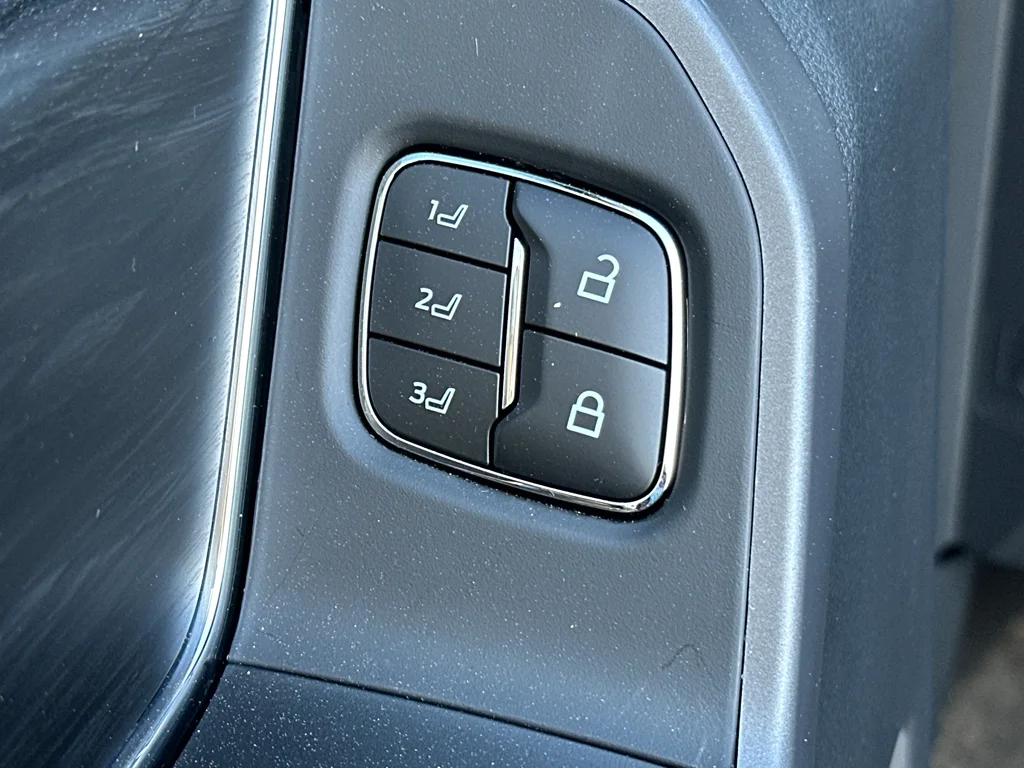 New 2025 Carbonized Gray Metallic Ford LARIAT image 14