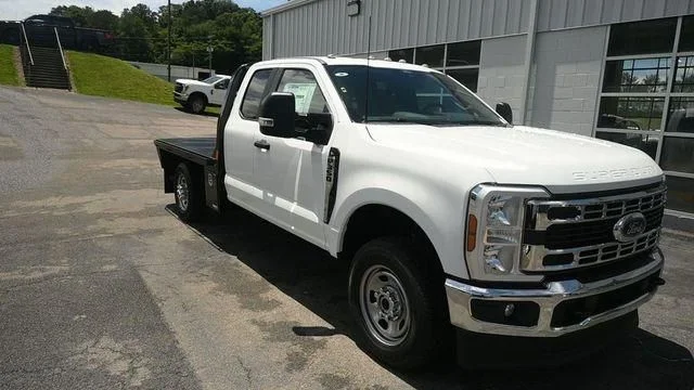 New 2026 Oxford White Ford F-350® XL image 4