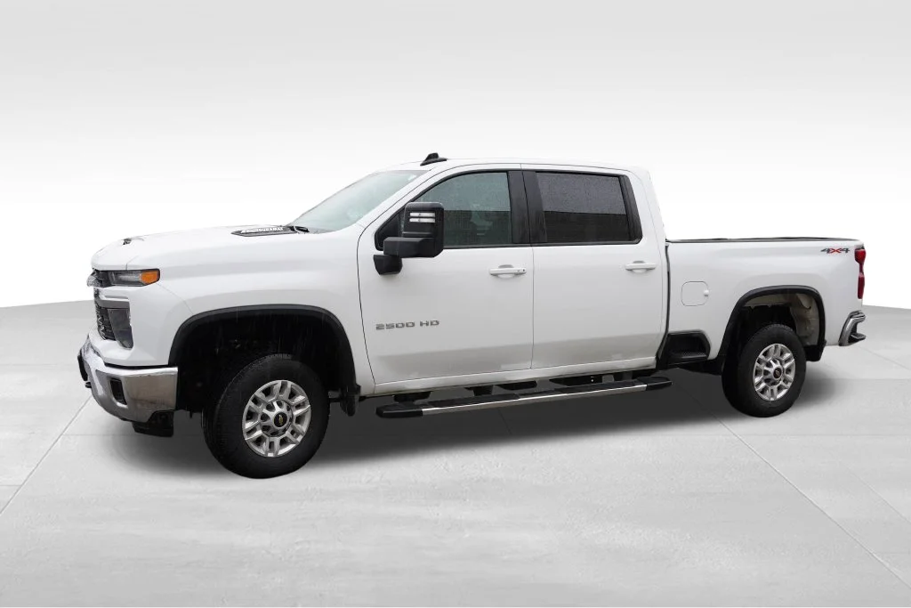 Certified Used 2025 Summit White Chevrolet LT image 10