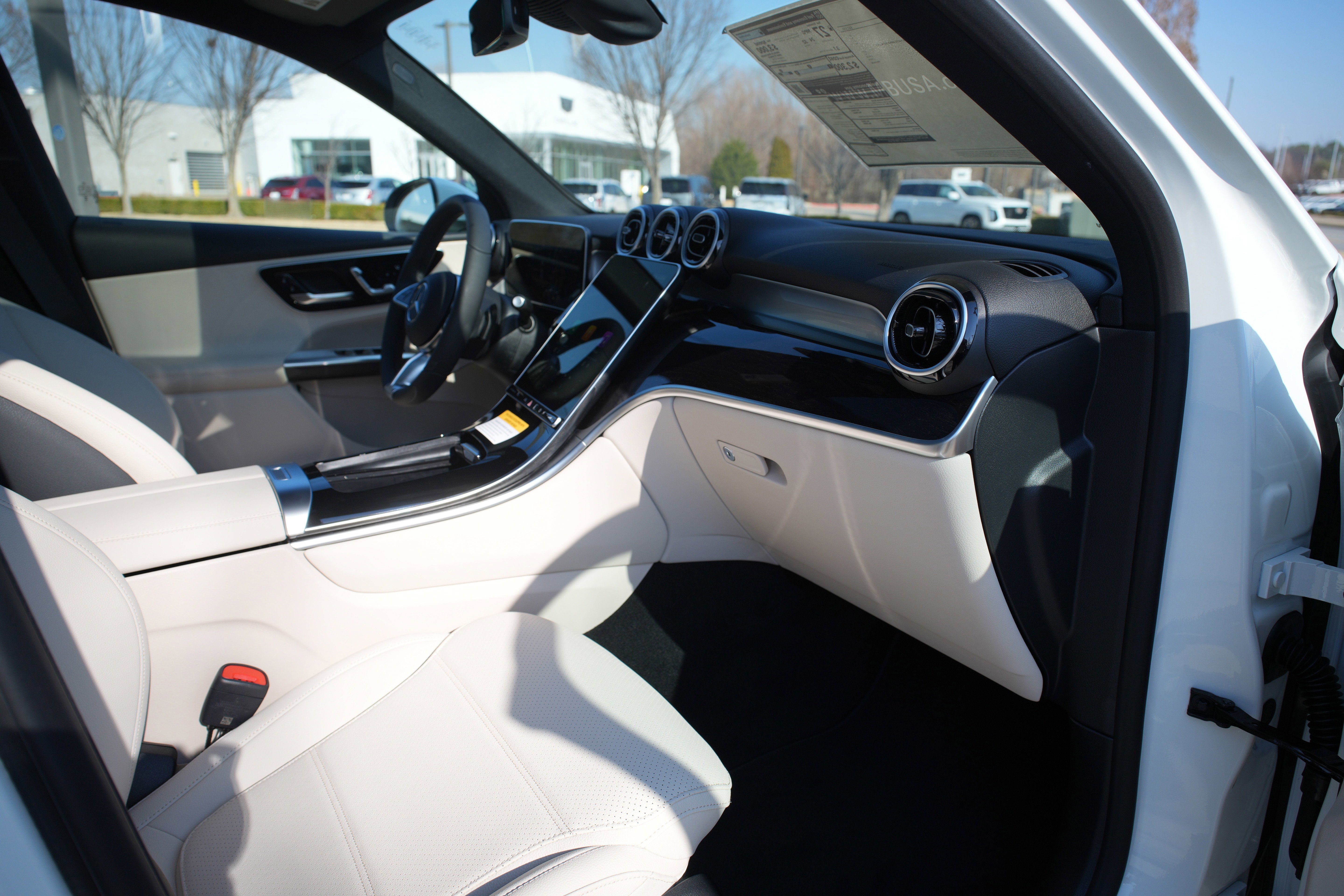 New 2026 POLAR WHITE Mercedes-Benz GLC 300 image 15